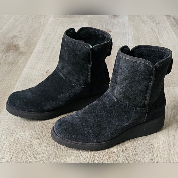UGG Black Suede Ankle Boots – Women’s Size 7.5 - Picture 3 of 8